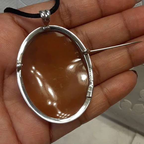 925, Made in Italy, Hand Carved Cameo, Beauty & The Beast. Pendant & Brooch. - Picture 5 of 17